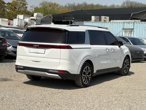 Minivan Familiar Diésel Automática Blanca 2023 de 4ª Generación con Puertas Correderas Eléctricas y Gran Capacidad - Product Image 2