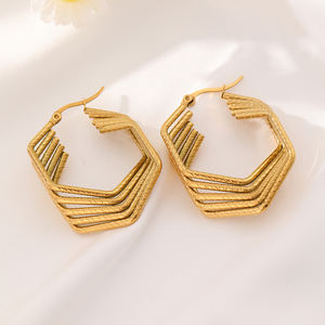 Ensemble de bijoux de créateurs tendance, boucles d'oreilles créoles en acier inoxydable plaqué or 18 carats, imperméables, pour femmes - Product Image 5