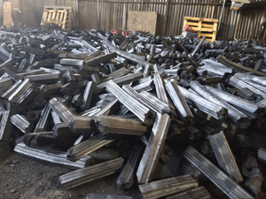 Charbon de bois en briquettes de sciure de bois dur du fournisseur vietnamien, haute teneur en carbone, faible teneur en cendres, combustible sans fumée pour barbecue, combustion de 6 heures - Product Image 5