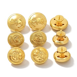 Boutons ronds en métal doré avec logo en relief, style classique pour uniformes et vêtements de cérémonie - Product Image 1