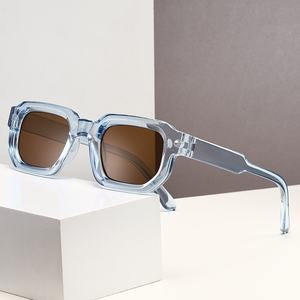 2025 nuovi <span class=keywords><strong>occhiali</strong></span> <span class=keywords><strong>da</strong></span> <span class=keywords><strong>sole</strong></span> quadrati retrò europeo americano semplici lenti polarizzate <span class=keywords><strong>da</strong></span> <span class=keywords><strong>donna</strong></span> di alta moda giallo chiaro in <span class=keywords><strong>metallo</strong></span> - Product Image 1