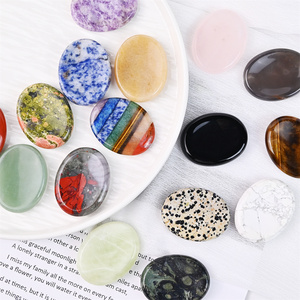 Pierre d'inquiétude en cristal naturel Pierre de guérison Énergie de massage du pouce Sept chakras Pierre d'oubli de quartz - Product Image 3