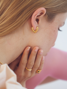 Moda fina personalizada moderna para mujer 925 Plata 14K oro Corazón en forma de pequeños pendientes de aro de piedras preciosas de color esmeralda - Product Image 4