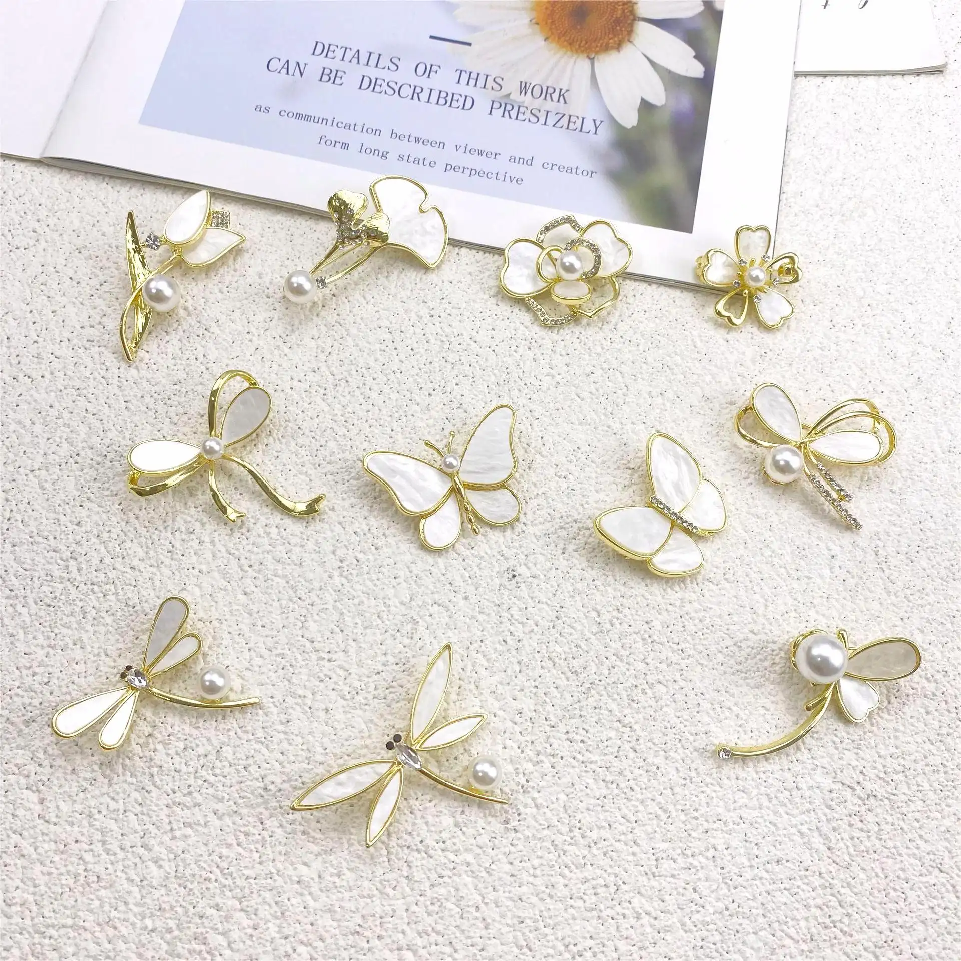 Shirt Suit Accessories Fashion Jewelry Butterfly Flower Brooch Pins 18k Gold Plated White Mother of Pearl Shell Brooch for women