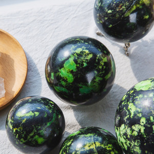Esfera <span class=keywords><strong>de</strong></span> Ópalo Verde Pulido, Cristales Naturales Curativos, Esferas <span class=keywords><strong>de</strong></span> Diferentes Tamaños para Colección - Product Image 2