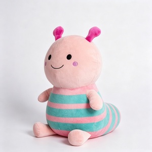 Peluche de gusano personalizado, lindo y adorable, en colores rosa y verde. - Product Image 3