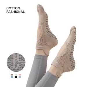 Non Slip Cotton Five Toe with Grips Yoga Crew Socks - China with Grip Yoga  Socks and Compression Five Toe Socks price