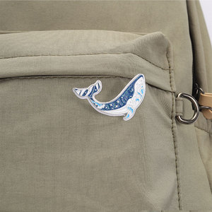 Ensemble de 3 broches émaillées animaux marins scintillants (baleine, orca, hippocampe) pour décorer les sacs à dos - Product Image 4