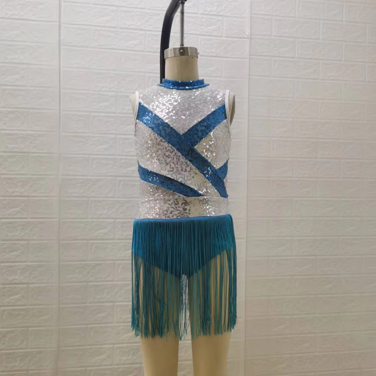 Argento e blu pavone