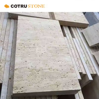 Carreaux de travertin beige aiguisés par la nature Panneaux muraux beiges classiques Bordure de marbre Carreaux de travertin beige pour mur et sol