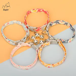 2022 Adjustable Multi Color Soft Reflective Paw Print Dog Cat Macrame Pet Charm Collar,Pet Jewelry Collars With Bell
