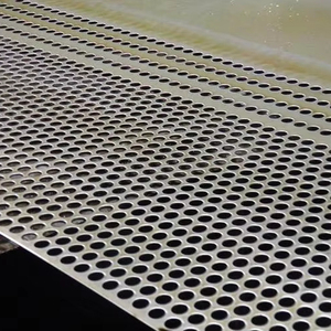 Paneles de malla metálica perforados expandidos doblados y cortados personalizados Rejillas de altavoz perforadas de <span class=keywords><strong>acero</strong></span> inoxidable/galvanizado - Product Image 1