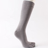Vente en gros de chaussettes à cinq doigts en coton de qualité pour hommes