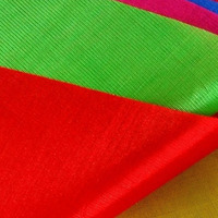 Guirlande de fanions colorés multicolores en forme de triangle pour décoration de fête, thème carnaval, anniversaire, extérieur et salle de classe