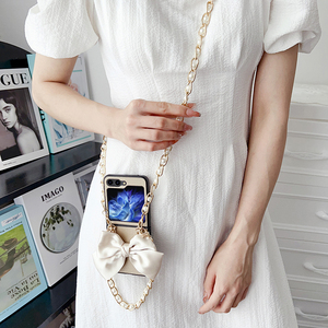 Funda de teléfono plegable de diseño lujoso para <span class=keywords><strong>Samsung</strong></span> <span class=keywords><strong>Z</strong></span> <span class=keywords><strong>Flip</strong></span> 5 <span class=keywords><strong>Z</strong></span> <span class=keywords><strong>Flip</strong></span> 4 Pearl Chains <span class=keywords><strong>Z</strong></span> <span class=keywords><strong>Flip</strong></span> 3 Telefono <span class=keywords><strong>Movil</strong></span> - Product Image 6