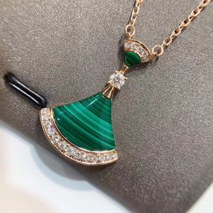 Pendientes de Botón de Latón Chapado en Oro de 18K para Niños con Diseño de Cisne y Flor con Incrustaciones de Diamantes en Forma de XOXO - Product Image 6