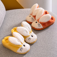Pantoufles douces et confortables lumineuses en peluche pour enfants, motif lapin mignon, pour l'hiver, usage domestique et invités, vente en gros 2026