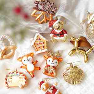 Adornos Navideños: Mini Colgantes de Perro Globo, Dijes de Casa de Copo de Nieve, Pequeños Adornos, Accesorios de Decoración para Árbol y Corona - Plástico - Product Image 1