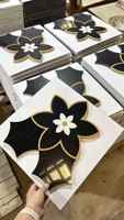 Nouveaux arrivages Carreaux de mosaïque de luxe en laiton et marbre en forme d'éventail et de fleur avec jet de métal pour dosseret de cuisine et salle de bain