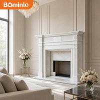 Cheminée en marbre blanc néoclassique avec pilastre cannelé, sculpture florale et manteau de cheminée à dentelle pour hall d'hôtel de luxe, villa, résidence