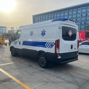 Nouvelle <span class=keywords><strong>ambulance</strong></span> de transport médical d'urgence diesel à transmission automatique EURO 6 avec transmission à 8 vitesses, véhicule de premiers secours - Product Image 3