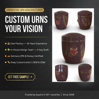 Venta al por mayor personalizado de alta calidad de cerámica clásica en relieve oro rosa flor icono recuerdo funerario ceniza cremación urna para humanos