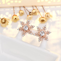 Nouvelles boucles d'oreilles de Noël en zircon et aiguille d'argent, design chic et minimaliste, avec accents de pompons tendance, boucles d'oreilles haut de gamme