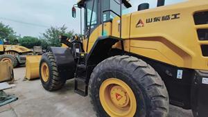 Chargeuse sur pneus SDLG956 d'occasion de haute qualité, très demandée, avec moteur Cummins, capacité de la benne de 2,7 m3, bon état - Product Image 2