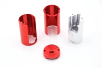 Usinage CNC de précision pour boîtier de détecteur infrarouge non refroidi, composants de caméra thermique en aluminium anodisé rouge sur mesure