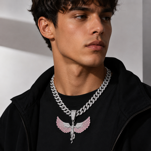 Colgante de Alas de Arcángel Europeo Americano con Incrustaciones de Diamantes y Cadena Cubana de Aleación Totalmente Adornada con Diamantes <span class=keywords><strong>para</strong></span> Hombre - Venta al por Mayor - Product Image 1