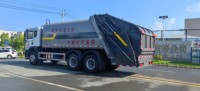 Camion poubelle compacteur Dongfeng HOWO haute capacité de 23 mètres cubes avec moteur-pompe : une efficacité inégalée pour les collecteurs de déchets urbains