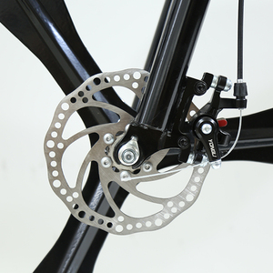 Vélo de montagne tout-terrain avec cadre en acier, pneus noirs, système de suspension, accessoires pour homme - Product Image 5