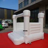 Structure gonflable blanche 8x8 pieds, design moderne et minimaliste en PVC, aire de jeux souple pour mariage et fête