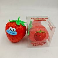 Balle en peluche souple et moelleuse en forme de fraise, jouet sensoriel à presser pour la relaxation
