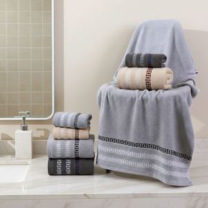 Ensemble de serviettes de bain en coton tissé de luxe pour adultes, écologiques, de haute qualité, vente en gros, pas cher, pour la famille et l'hôtellerie - Product Image 1