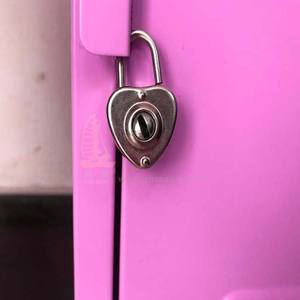 Mobili per bambole viola <span class=keywords><strong>armadietto</strong></span> per vestiti per bambole <span class=keywords><strong>armadietto</strong></span> per cubi in metallo per scuola di bambole da 18 pollici per ragazze americane - Product Image 3