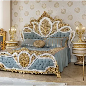 クラシックなイタリアンロイヤルゴールド家具ベッドルームセット高級アンティーク無垢材彫刻キングサイズベッドワードローブ付き