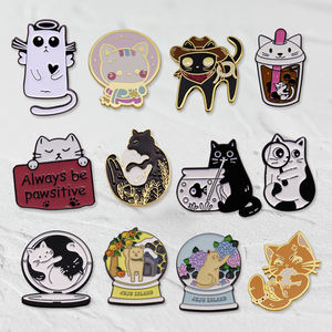 Épingle en émail métallique de style japonais personnalisé moulage sous pression insigne de chat de dessin animé Technique d'estampage Souvenirs pour animaux de compagnie pour la Collection Anime - Product Image 1