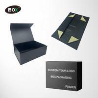 Boîte en carton de luxe écologique à fermeture magnétique pliante avec stratification mate éponge imperméable haut de gamme pour chaussettes de chaussures de créateurs