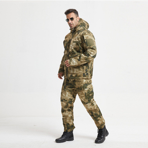 Conjunto de Chaqueta y Pantalones Acolchados de Invierno con Capucha y Camuflaje Desértico para Hombre SF47 713, Ropa de Exterior de Nailon - Product Image 4