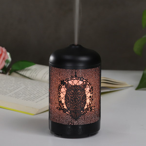 Diffuseur d'arômes en métal Owl avec humidificateur à lumière LED pour usage domestique 10-20 m² noir alimenté par USB - Product Image 1