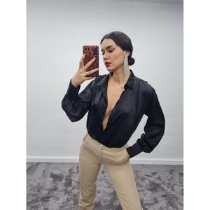 Chemise en satin boutonnée pour femme avec logo brodé, motifs floraux, léopard, rayures et dentelle, disponible en taille XL pour le bureau, les fêtes, les occasions formelles, l'automne - Product Image 1