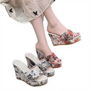 Sandales compensées d'été pour femmes à bout ouvert, plateforme, semelle épaisse en caoutchouc, talon haut, pantoufles souples, chaussures tendance - Product Image 4