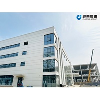 Atelier et entrepôt en structure métallique à livraison rapide, avec stock suffisant et calendrier de production efficace