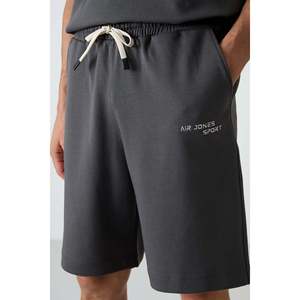 Conjunto de Pantalones Cortos para Hombre Air Jones, Color Caqui, Corte Holgado, Mezcla de Algodón, Textura Gruesa y Suave, Bordado, con Cintura Ajustable con Cordón - Product Image 4