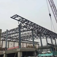 Structure en acier préfabriquée de style industriel, bâtiment de gymnastique, toit en treillis, centre sportif avec sites sportifs, conception de bâtiment en métal