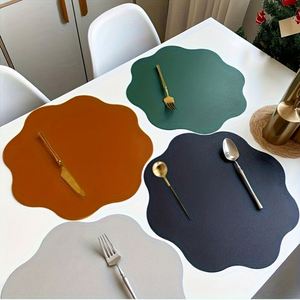 Mantel Individual de Cuero PU Antideslizante y Resistente al Calor, 36 cm de Diámetro, Color Sólido, Forma de Flor, Elegante y Lavable, para Mesa de Comedor - Product Image 2