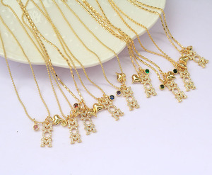 Regalo per la <span class=keywords><strong>Festa</strong></span> <span class=keywords><strong>della</strong></span> <span class=keywords><strong>Mamma</strong></span>: Collana con Ciondolo 'Mama' e Cuore in Oro 18k Placcato con Zirconi e Pietra Portafortuna per Donne - Product Image 5