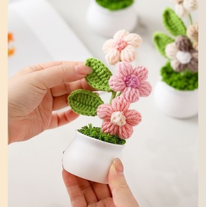 Décoration intérieure Bouquet de fleurs tissées Fil de laine Coeur Plante en pot Tricoté Fleur à tricoter artificielle - Product Image 5