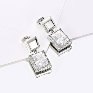 Pendientes de tuerca de moissanita VVS GRA de corte redondo con diseño de cola de pez de líneas simples, rellenos de oro de 14K, joyería de uso diario para mujer - Product Image 3